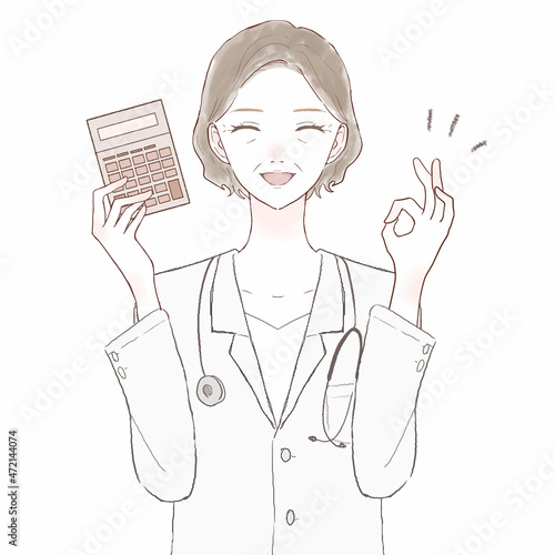 電卓を持ってOKサインを出す中年の女性医師