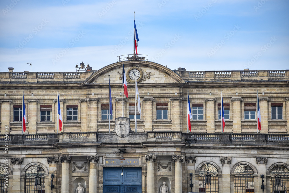 Obraz premium Bordeaux, France - 8 Nov, 2021: Hotel de Ville (Town Hall), Bordeaux, UNESCO World Heritage Site, Gironde, Aquitaine, France