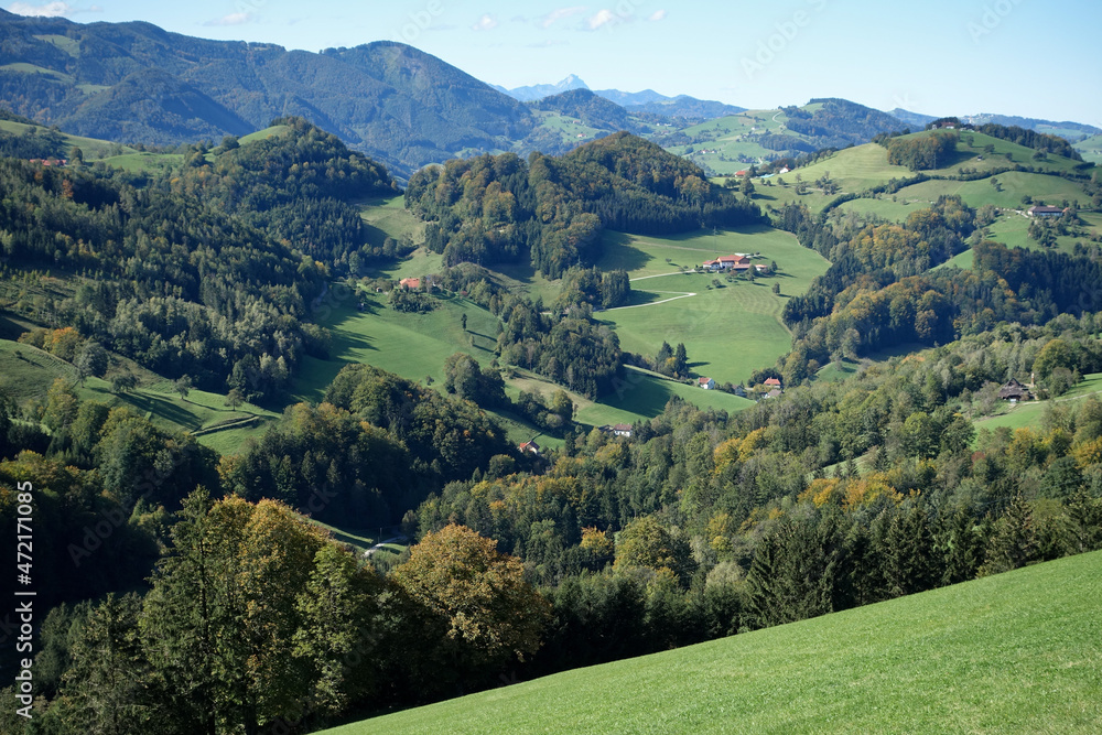 oberösterreichisches Alpenvorland mit Blick auf den Traunstein