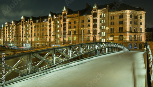 Nachts auf der Jungfernbrücke Speicherstadt Hamburg