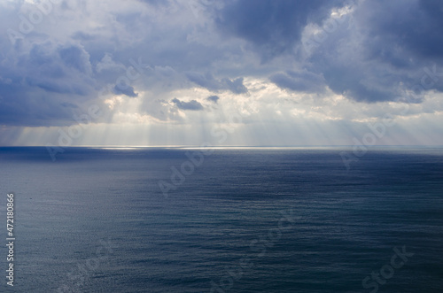 Fototapeta Naklejka Na Ścianę i Meble -  sun through clouds over the sea
