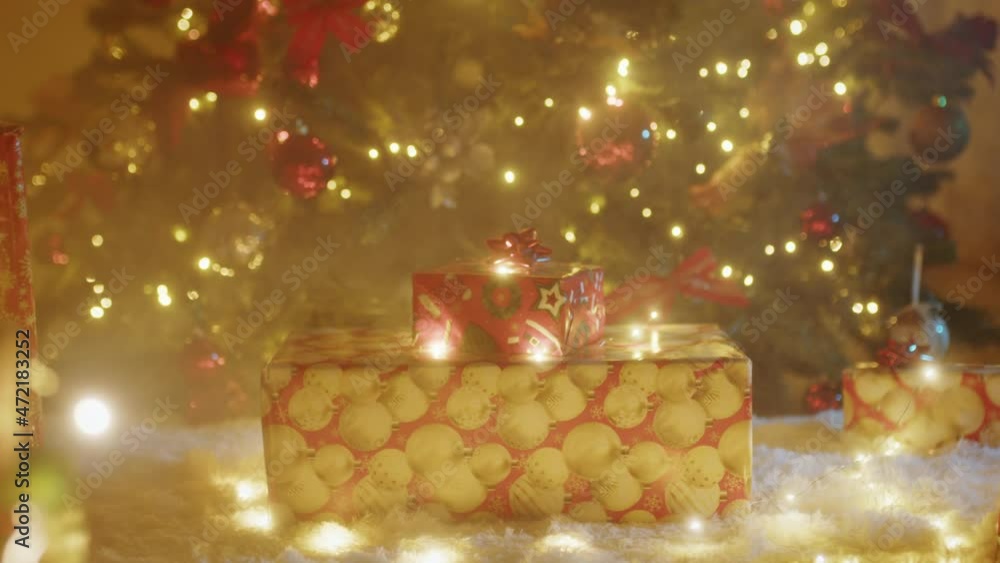 Regali di Natale sotto l'albero Regali di Natale sotto l'albero