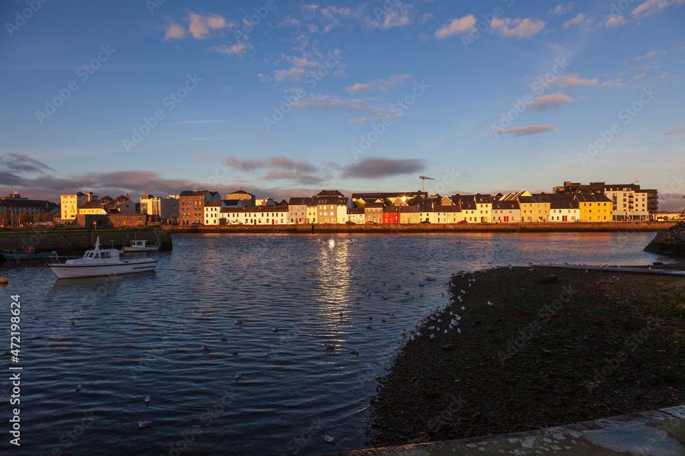 Fototapeta premium sunset over the river in ireland
