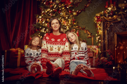 family in xmas sweaters © Andrey Kiselev