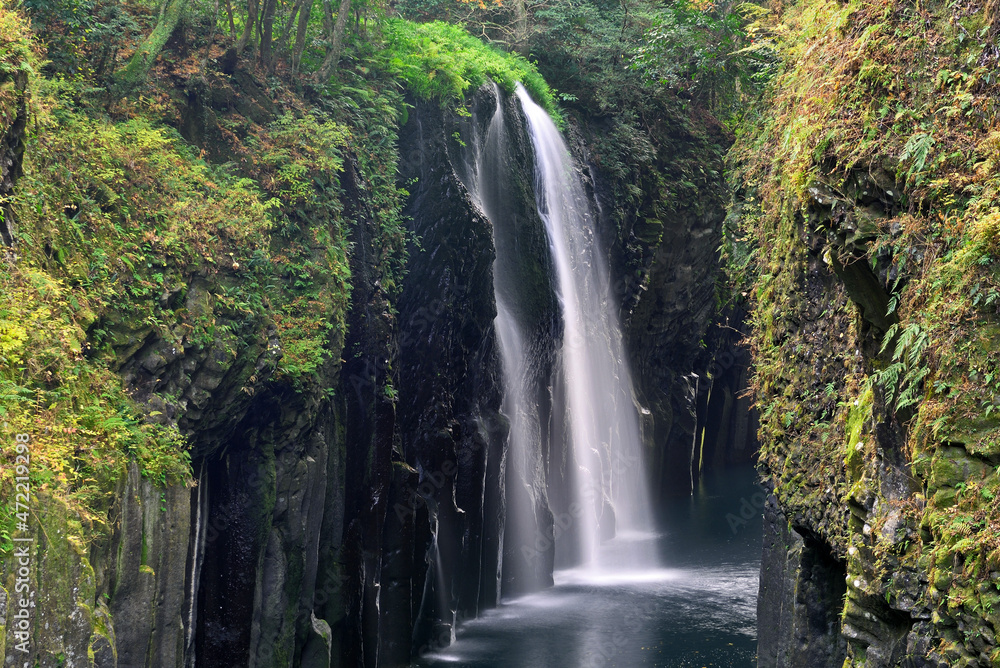 Obraz premium 秋の高千穂峡・真名井の滝