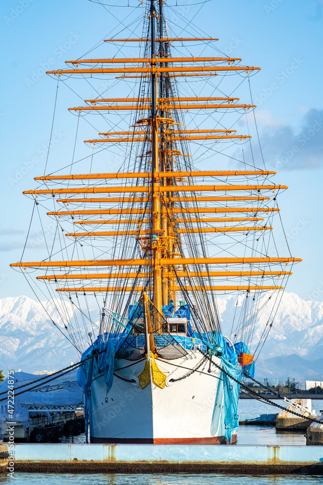 Obraz premium 海王丸と立山連峰