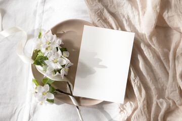 White card 5x7 mockup on plate 