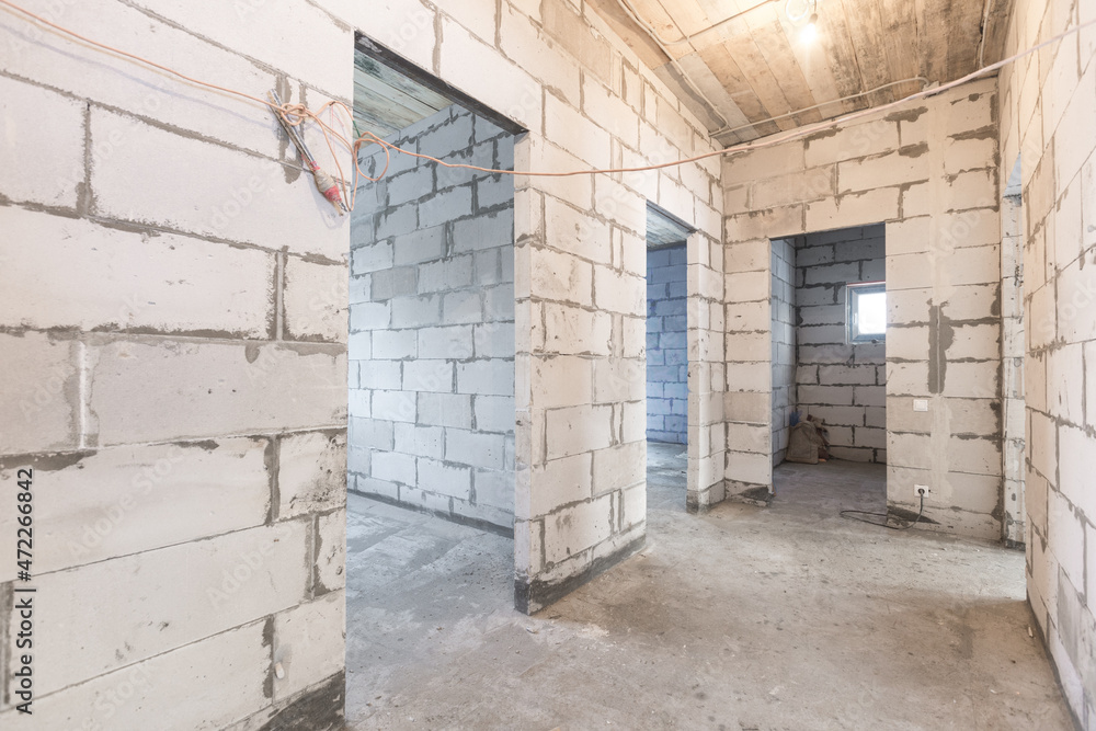 Fototapeta premium interior of the apartment without decoration in gray colors