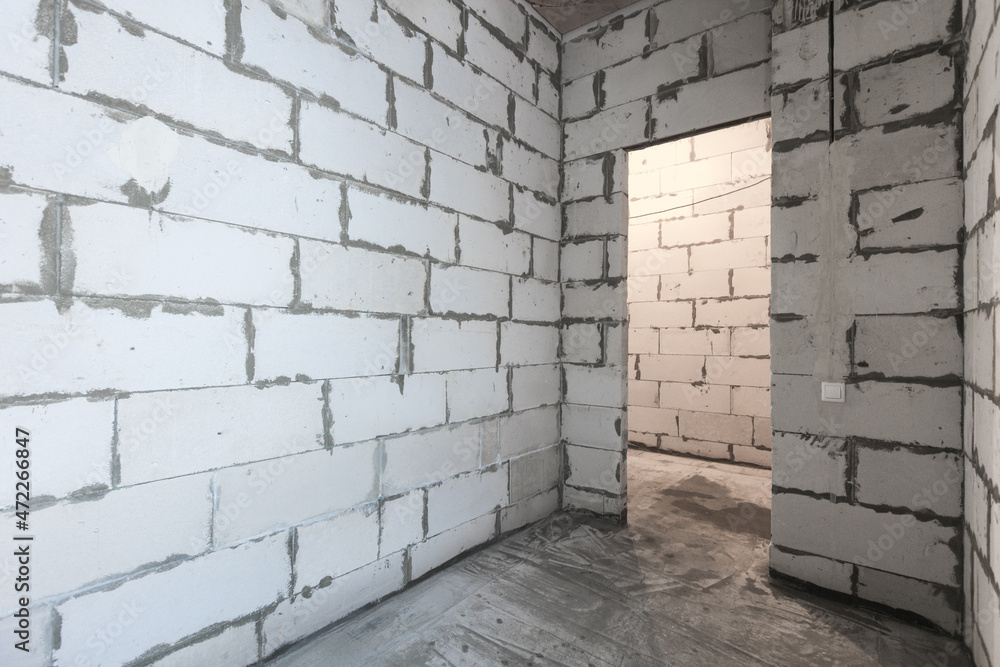 Obraz premium interior of the apartment without decoration in gray colors