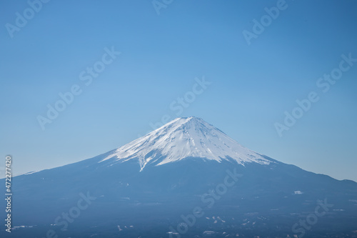 山梨県 黒岳山頂から望む青空と富士山