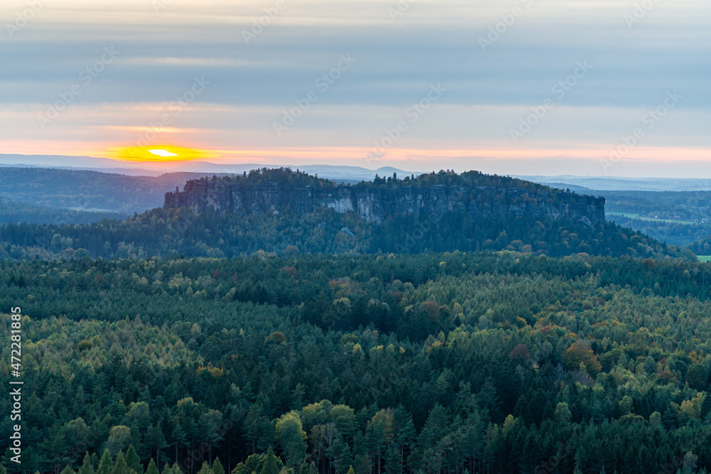 Sonnenuntergang in der Sächsischen Schweiz mit Blick vom Ghorisch