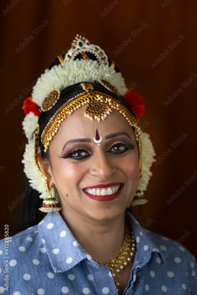 Bharatnatyam dancer before the performance 