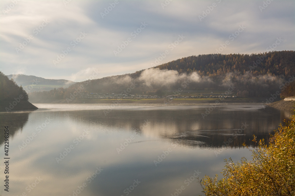 Fototapeta premium ederseeufer bei niedrigwasser