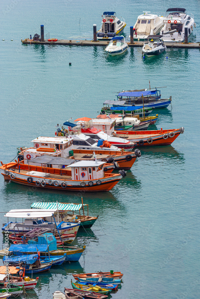 Barcos na rampa do Mercado Modelo em Salvador (BA)