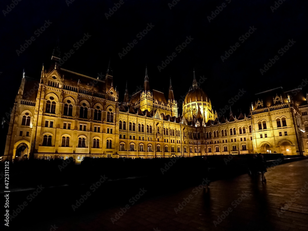 parliament in Budapest at night