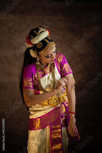 Принти на полотні Bharatanatyam dancer wearing the armlet