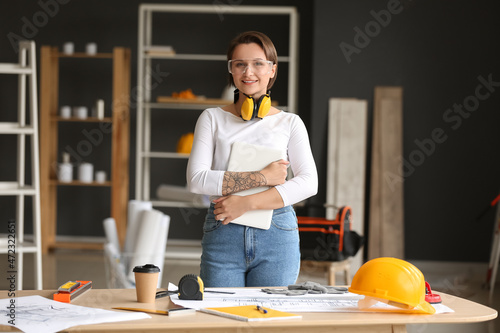 Female construction worker ...