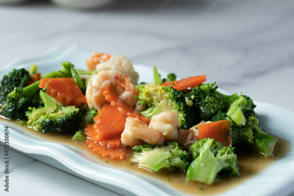 Broccoli and Carrot Sauteed Vegetables with Shrimp Broccoli and Carrot Sauteed Vegetables with Shrimp