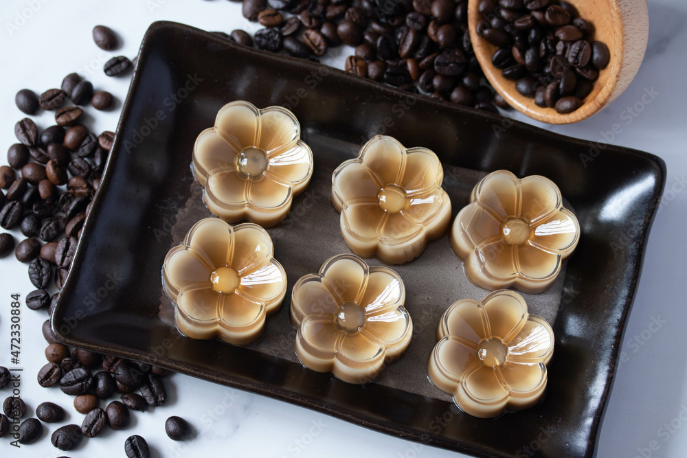 Fototapeta premium Flower shaped coffee jelly in black plate, Thai dessert