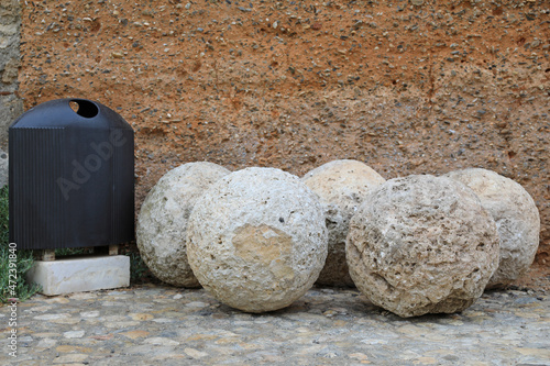 bolas de piedra catapulta cañón alcazaba almería 4M0A5157-as21 photo