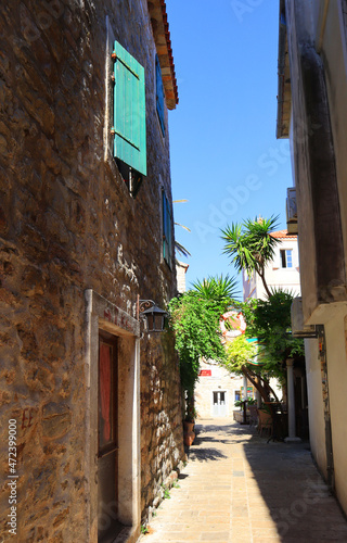 Fototapeta Naklejka Na Ścianę i Meble -  Narrow street in Old Town in Budva, Montenegro 