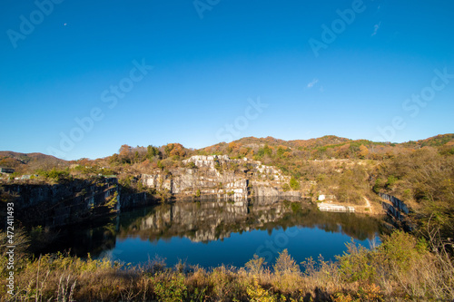 石切山脈の地図にない池と紅葉