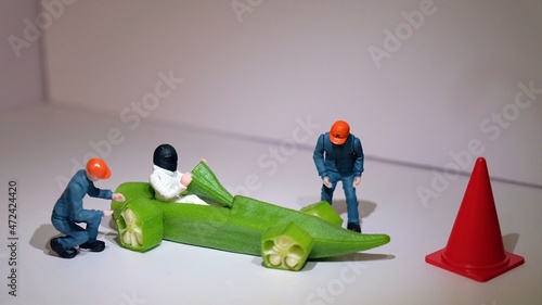 Cuadro en lienzo Okra pitstop station