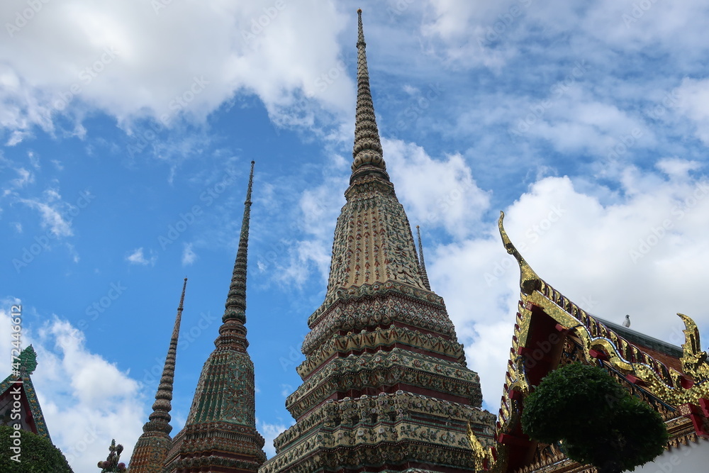 Fototapeta premium Buildings and Roofs - Bangkok 2019