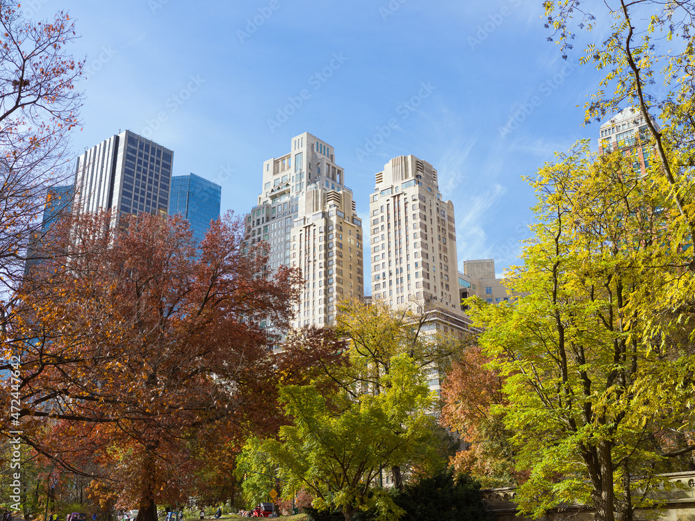 Fototapeta premium Spectacular views of central park to the buildings of manhattan New York