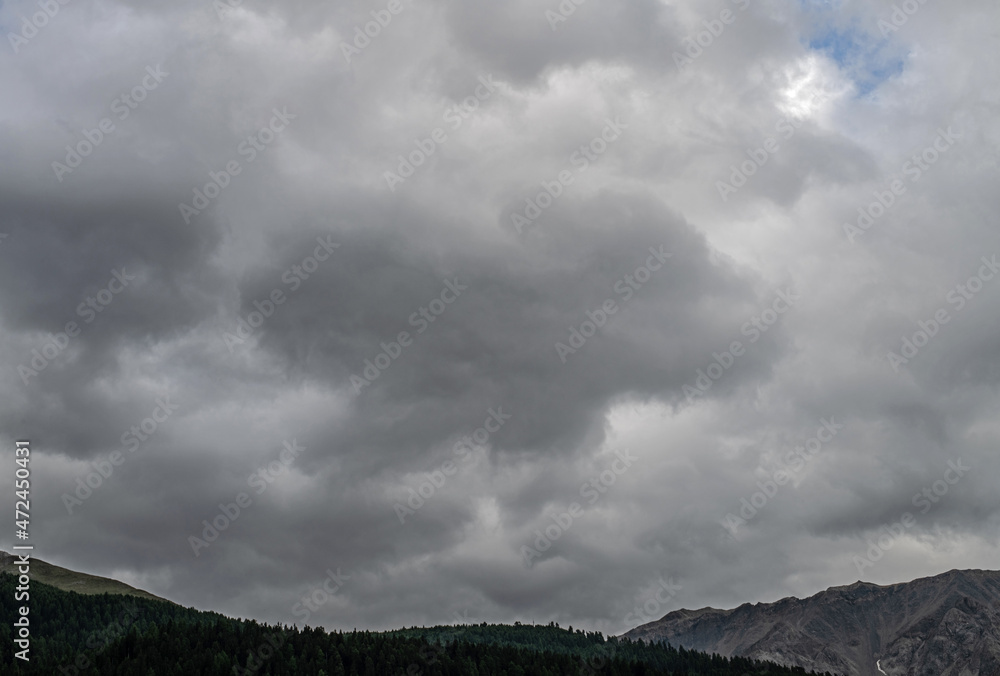 Fototapeta premium Gewitterwolken in den Bergen