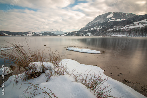 Am großen Alpsee bei Immenstadt im Allgäu im Winter