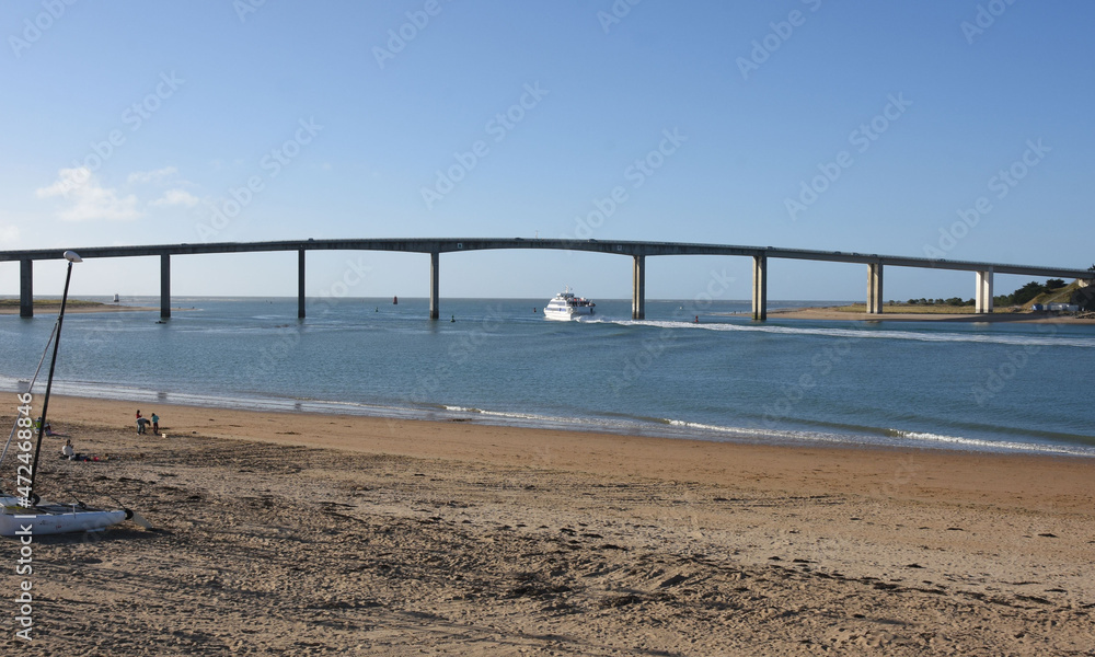 Pont de l'île de Noirmoutier. Vendée, France