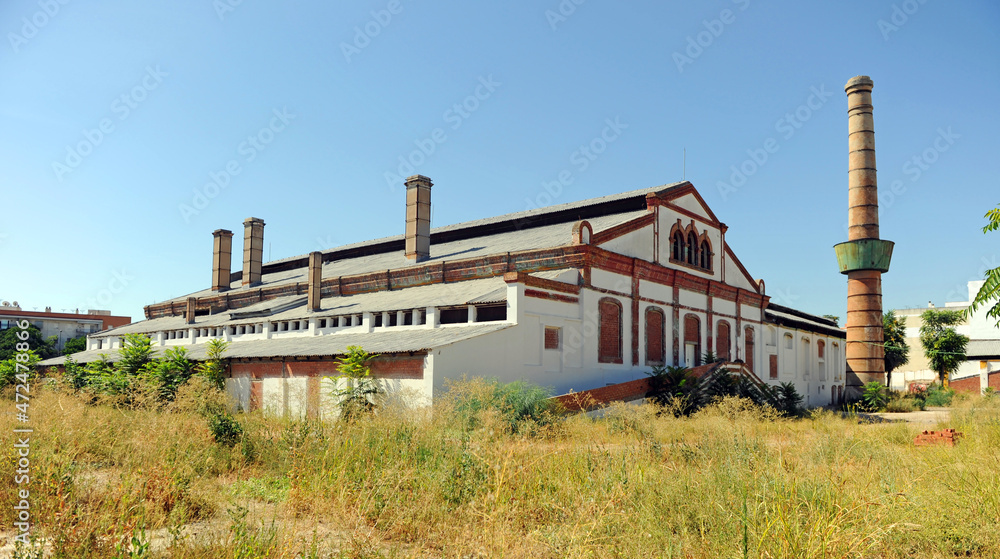 Obraz premium La Trinidad Fábrica de Vidrio de Sevilla Andalucía España. Arqueología industrial de Sevilla. Industria del vidrio en España.