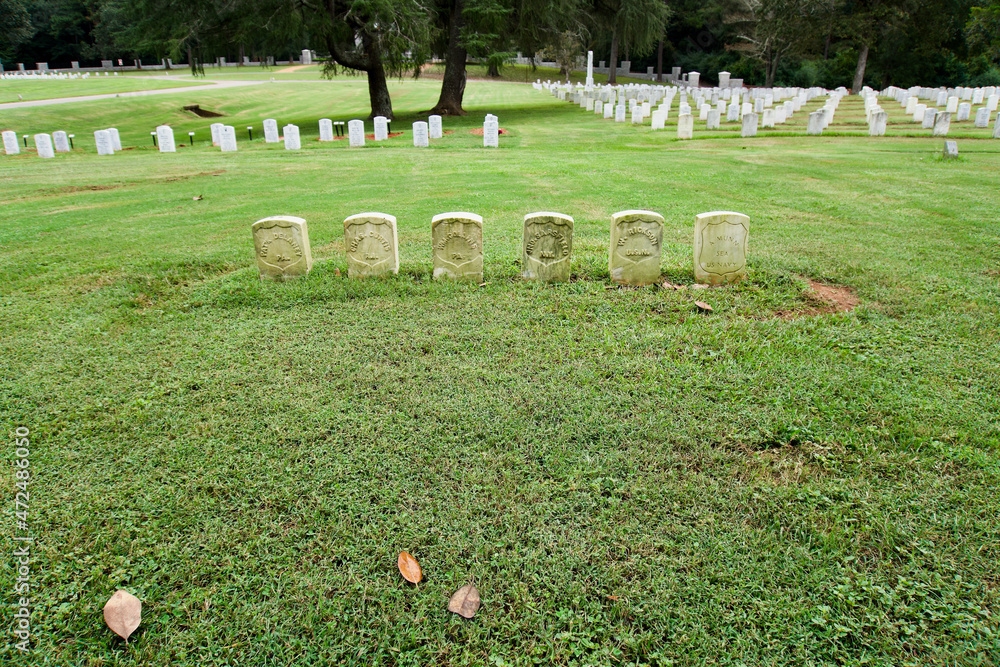 Stockfoto Andersonville National Cemetery in Graves of Andersonville Raiders, a gang