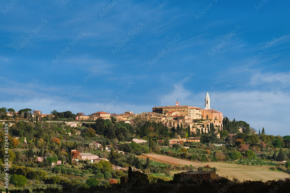 Obraz premium Beuatiful view on pienza during sunset