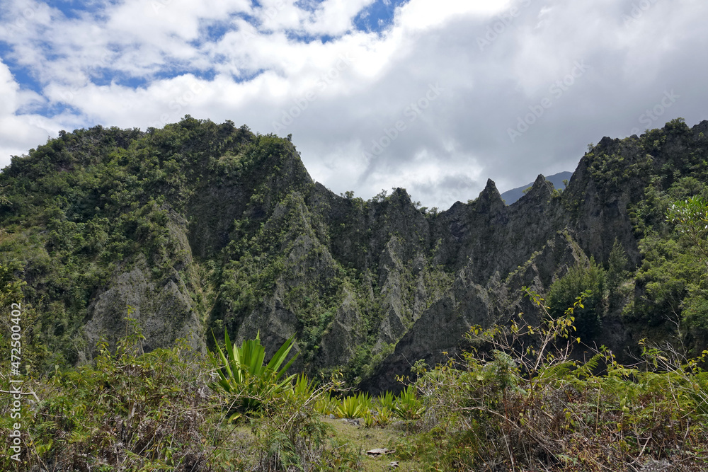 Chemins de randonnée sur l'île de la Réunion dans le cirque de Mafate en direction de Marla