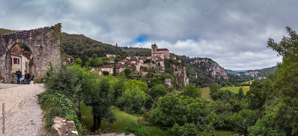 Saint Cirq Lapopie (Lot, France) - Vue panoramique du village et de la vallée du lot