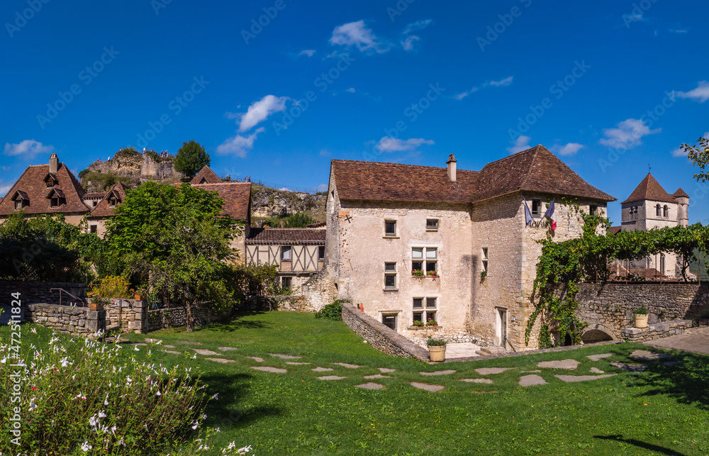 Saint Cirq Lapopie (Lot, France) - Vue panoramique de la mairie et du village