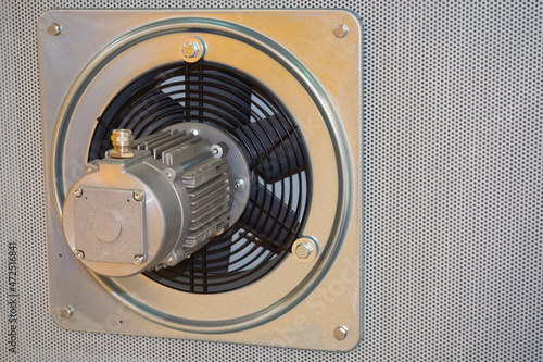 Exhaust fan with built-in e...