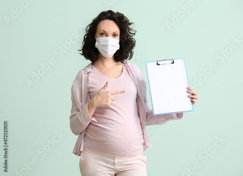 Young pregnant woman in med...