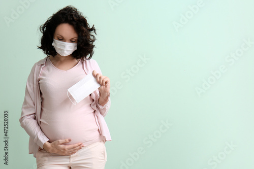 Young pregnant woman with m...