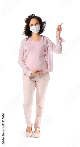 Young pregnant woman in med...