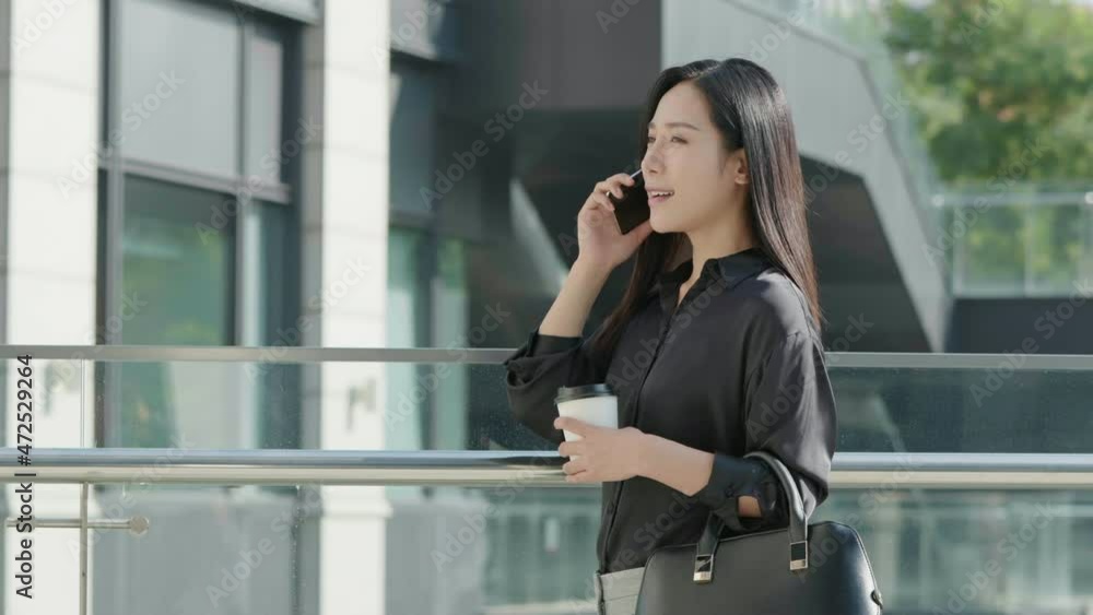 Young businesswoman talking on the phone,4K Young businesswoman talking on the phone,4K
