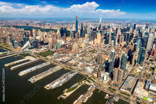 Fototapeta Naklejka Na Ścianę i Meble -  Aerial view of Manhattan in New York