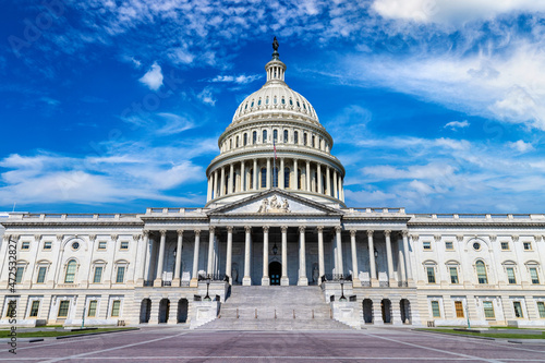 The United States Capitol building © Sergii Figurnyi
