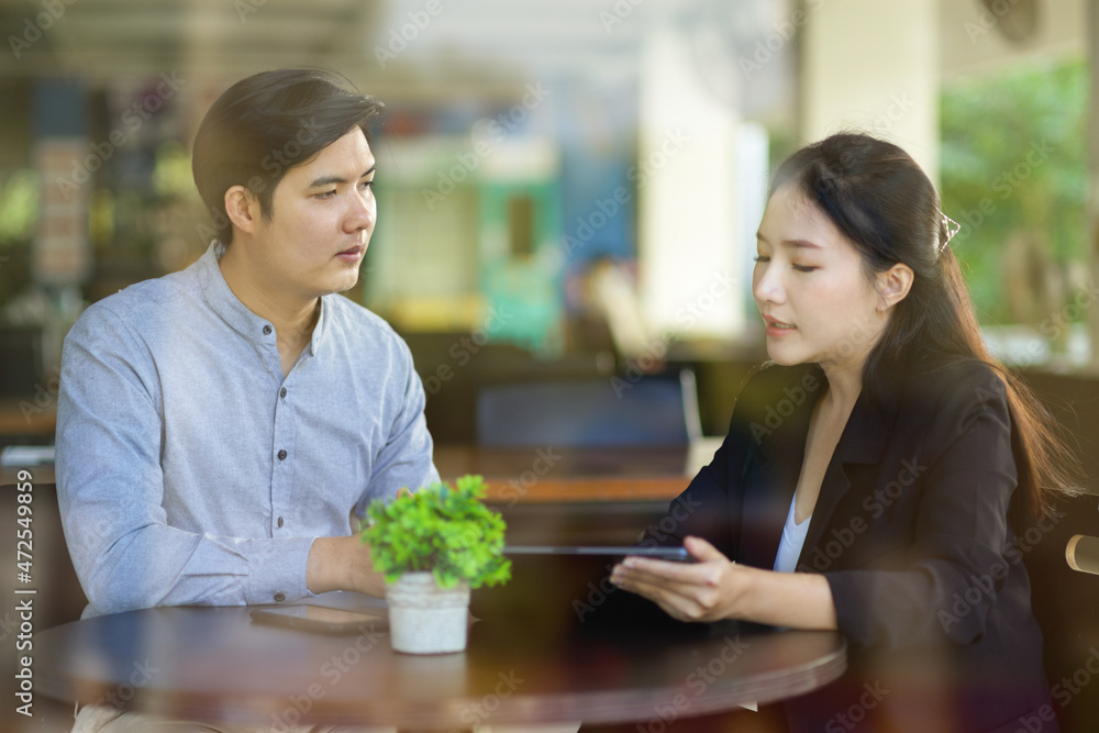 Female life insurance agent advice her insurance package to male client Female life insurance agent advice her insurance package to male client