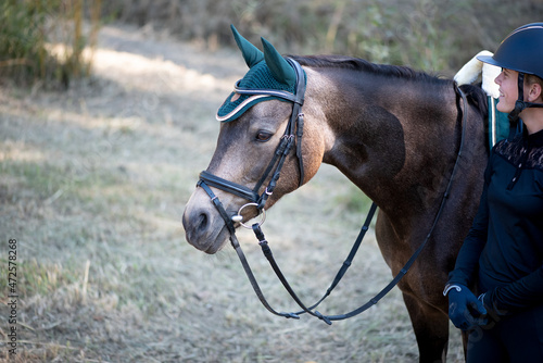 Jugendliche/Teenager mit Pferd