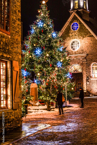 noel sur la place du village 