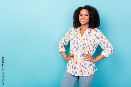 Papier peint Photo of cute young wavy hairdo lady wear printed shirt jeans isolated on blue c