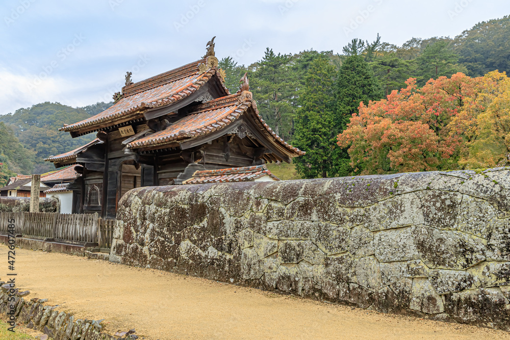 秋の旧閑谷学校 校門 岡山県備前市 Former Shizutani School in Autumn. Okayama-ken Bizen city 秋の旧閑谷学校 校門 岡山県備前市 Former Shizutani School in Autumn. Okayama-ken Bizen city